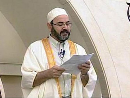 Ιμάμης σε τζαμί των Μεγάρων καλεί τους μουσουλμάνους της Ελλάδας σε εξέγερση: “Σηκώστε το σπαθί εναντίον των απίστων” [βίντεο]