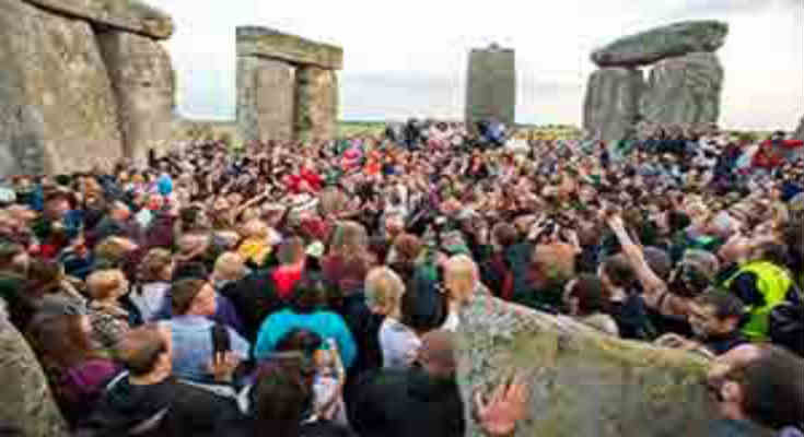 people-gather-at-stonehenge-to-celebrate-the-summer-solstice
