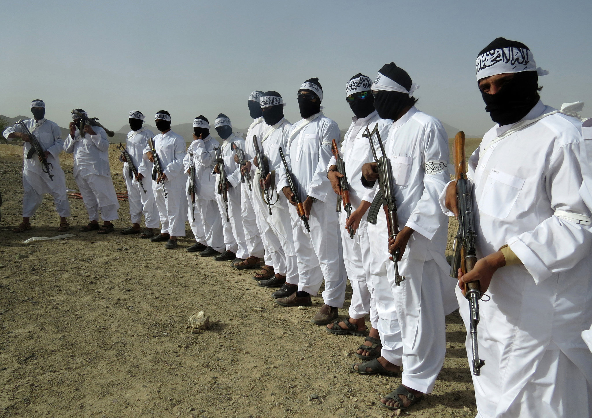 Αφγανιστάν: Αιματηρή ενέδρα των Ταλιμπάν εναντίον κομβόι του ΝΑΤΟ – 16 νεκροί (φωτό, βίντεο) (upd)