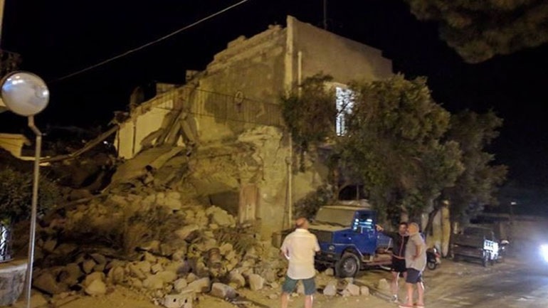 Ιταλία: Απεγκλώβισαν ζωντανά τρία αδερφάκια από τα ερείπια οι πυροσβέστες