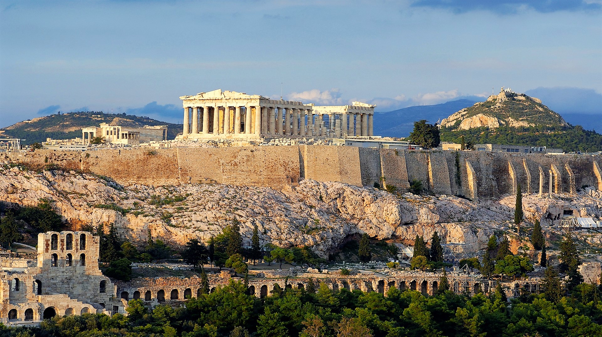 O ιδιοφυής αντισεισμικός σχεδιασμός που κρατά όρθια την Ακρόπολη 25 αιώνες