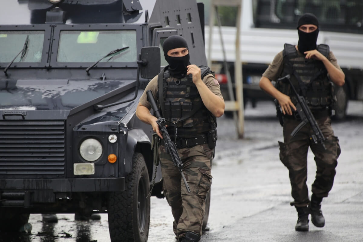Τουρκία: Βομβιστική επίθεση εναντίον ενός αστυνομικού οχήματος (βίντεο)