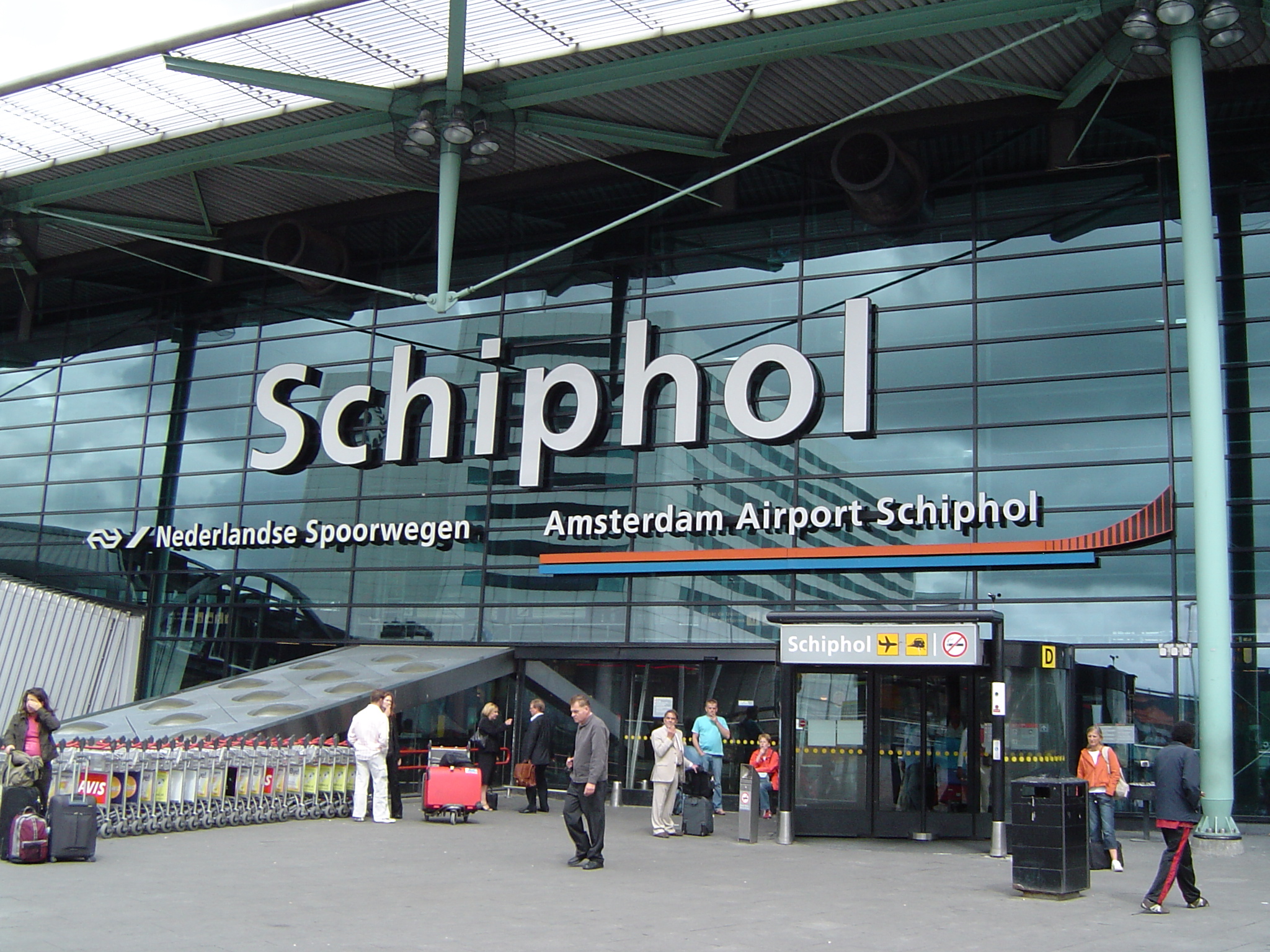 Άμστερνταμ: Εκκένωση του αεροδρομίου λόγω ενός άντρα με μαχαίρι