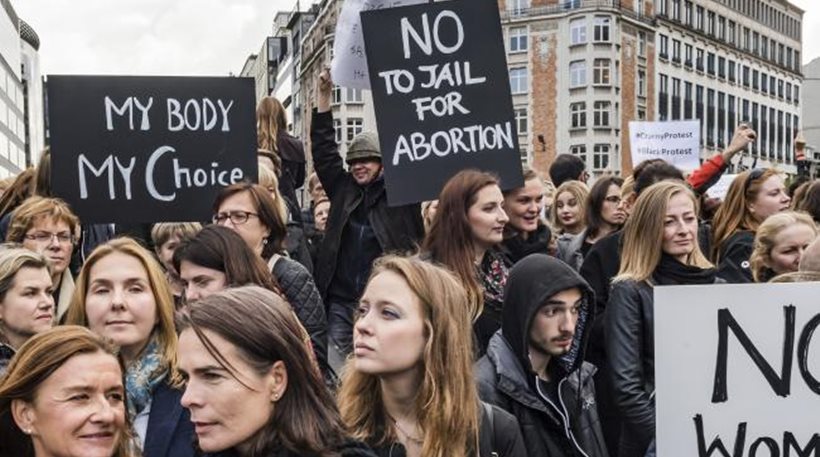 Πολωνία: Ακόμη πιο αυστηρή η νομοθεσία για τις εκτρώσεις