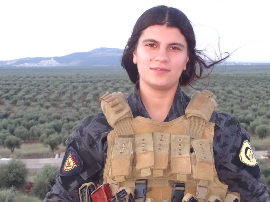 Η μαχήτρια των Κούρδων που ανατινάχτηκε για να αναχαιτίσει επίθεση – Με ελικόπτερα οι νεκροί στην Τουρκία (φωτό, βίντεο)
