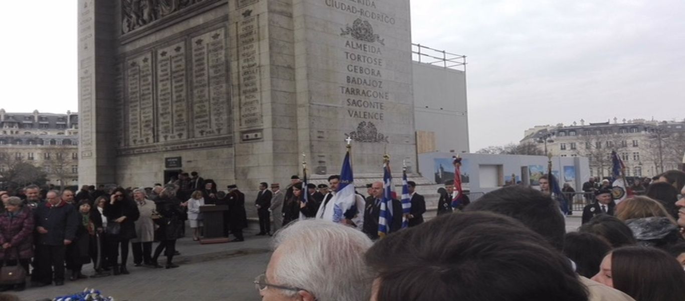 Η παρέλαση των Ελλήνων για την 25η Μαρτίου στο Παρίσι (φωτό, βίντεο)