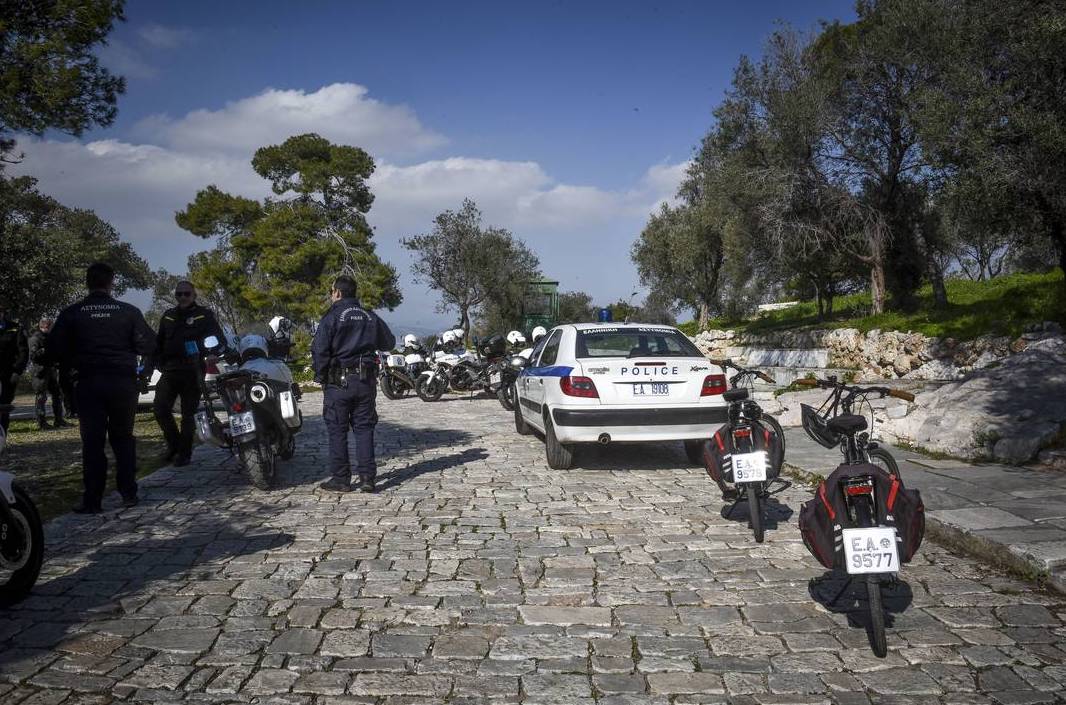 Συναγερμός στην Ακρόπολη – Επιτέθηκαν με μαχαίρι σε τουρίστες