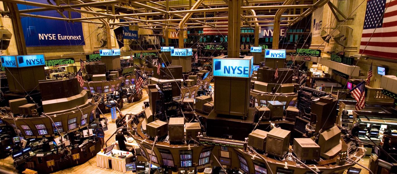 Νέα Υόρκη: «Βουτιά» πάνω από 400 μονάδες για τον Dow Jones