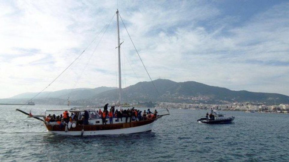 Αποβιβάστηκαν 73 παράνομοι αλλοδαποί στην Ανατολική Μάνη από ιστιοπλοϊκό σκάφος