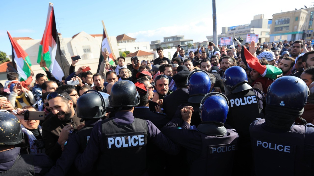 Ιορδανία: Κλονίζεται το βασίλειο από τις έντονες διαδηλώσεις του λαού για την αύξηση τιμών και φόρων