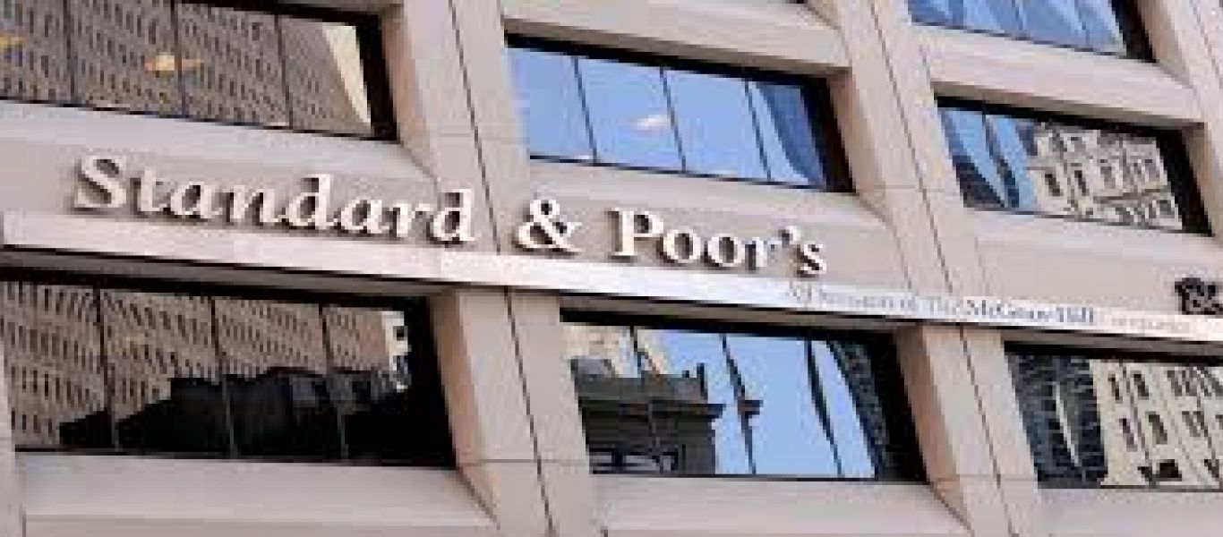 S&P: Αναβάθμισε την Ελλάδα κατά μία βαθμίδα