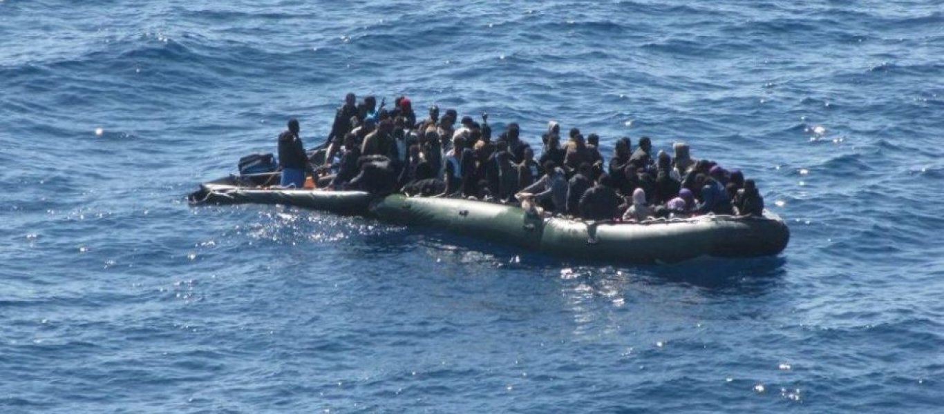 Στη Σάμο μεταφέρθηκαν 47 πρόσφυγες και μετανάστες που έπλεαν σε λέμβο ανοιχτά του νησιού