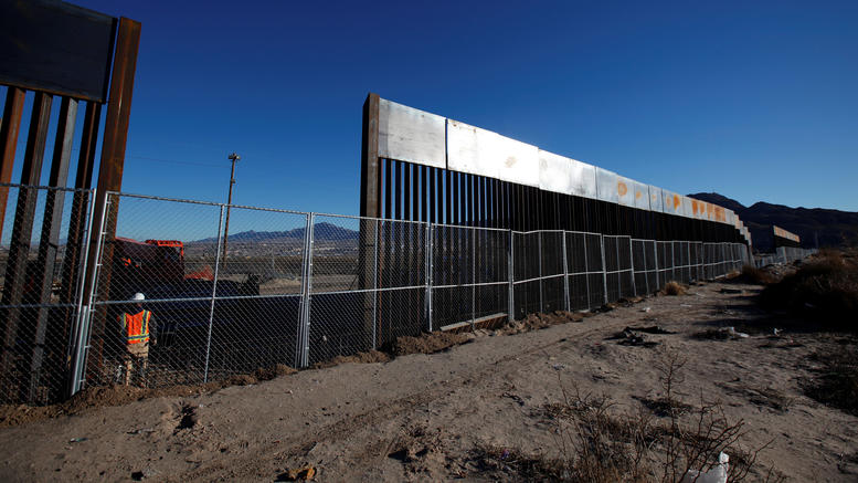 Οι ΗΠΑ κτίζουν το τείχος στα σύνορα με το Μεξικό: Εντυπωσιακές εικόνες από drοne (βίντεο)
