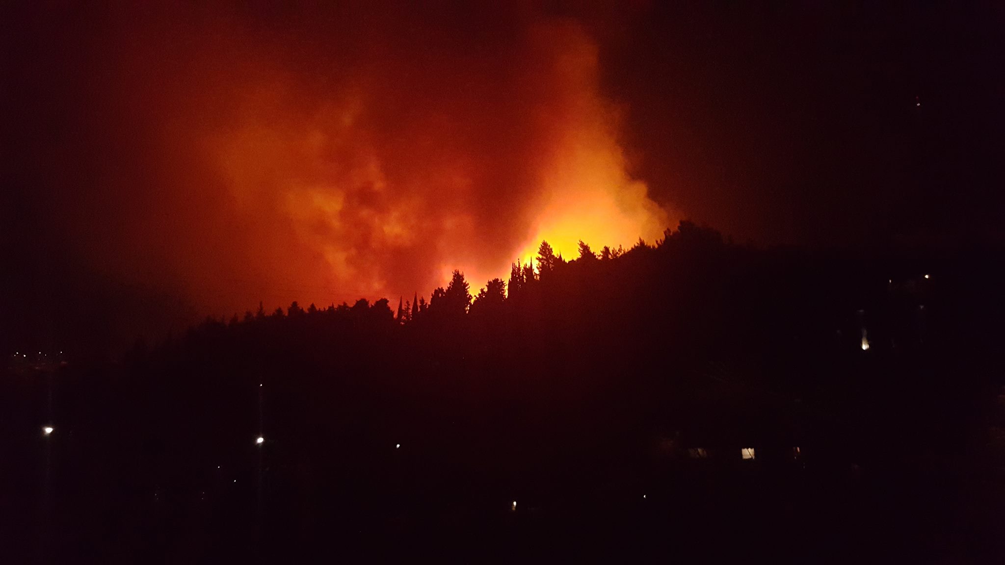 Μάνη: Μεγάλη φωτιά σε εξέλιξη