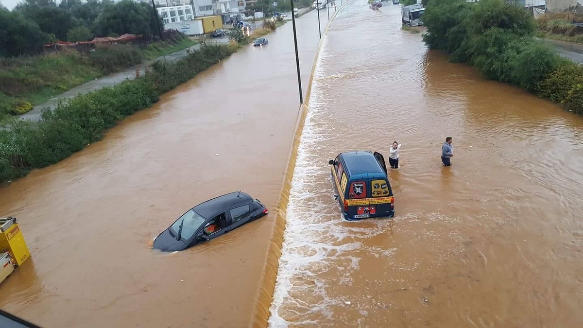 Και τώρα που βρέχει καταρρακτωδώς τι θα γίνει σε Μάντρα, Μάτι και Κινέτα; – Τι θα κάνει η Περιφέρεια;