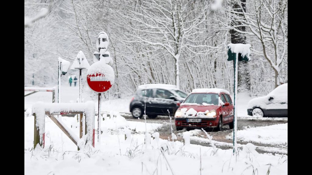 Σφοδρές χιονοπτώσεις σαρώνουν τη Γαλλία: Στους 40 πόντους το χιόνι -Χωρίς ρεύμα, χάος στους δρόμους