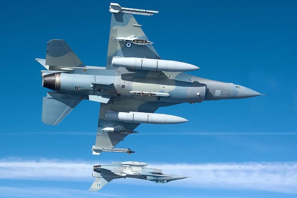 Νυχτερινή αεροπορική κρούση από F-16 Block 52+ της ΠΑ – Δείτε το βίντεο