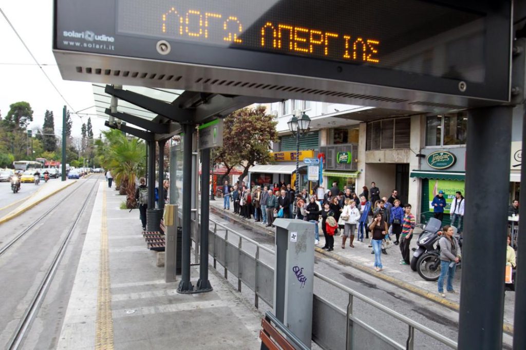 Ακινητοποιημένη όλη η χώρα από την 24ωρη απεργία της ΓΣΕΕ: Οι πολίτες θα μετακινηθούν με δικά τους μέσα