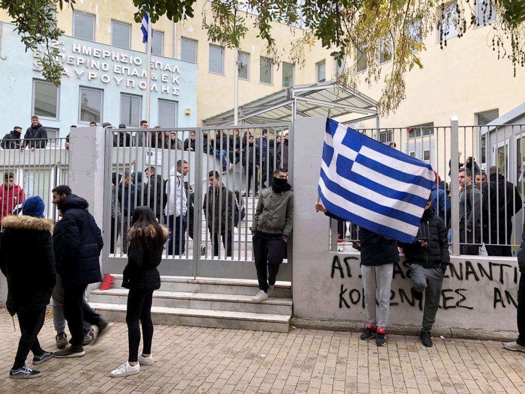 «Σείεται» η Θεσσαλονίκη με το «Μακεδονία Ξακουστή»: Μαθητής πάνω σε άλογο στην πορεία (φωτό)