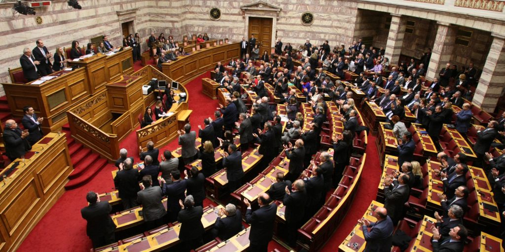 Ψηφίζεται σήμερα στη Βουλή η κατάργηση των διατάξεων περί μείωσης των συντάξεων