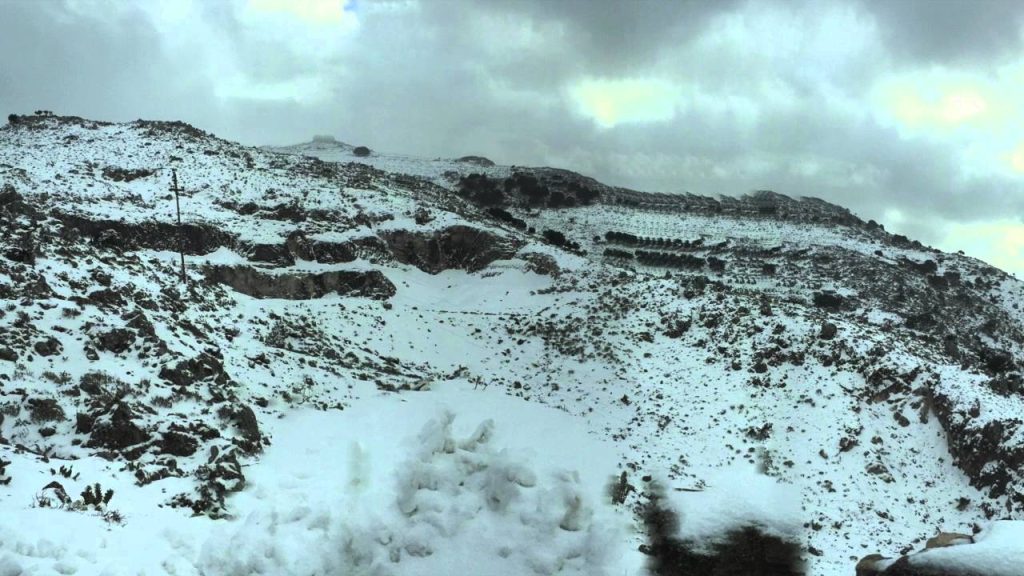 Ο «Ραφαήλ» έφερε χιόνια και στην Κεφαλονιά- Δείτε το εντυπωσιακό σκηνικό (βίντεο-φωτο)