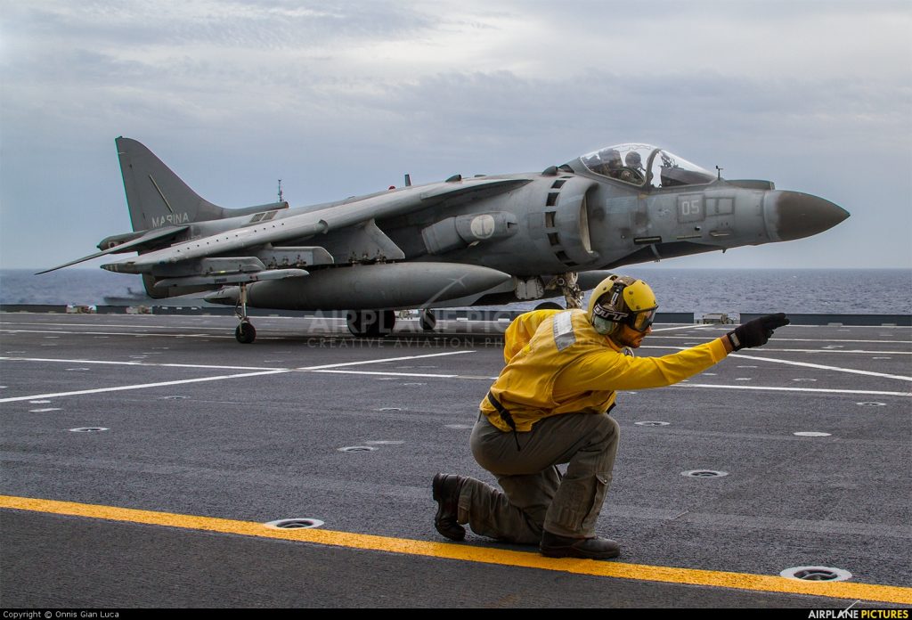 Μεσόγειος: Ιταλικό AV-8B επιχειρεί  από το USS Kearsarge (βίντεο)