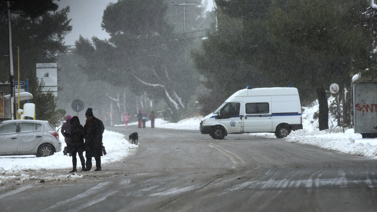 Χιόνια στην Αττική: Χωρίς ρεύμα Ανοιξη, Δροσιά, Σταμάτα