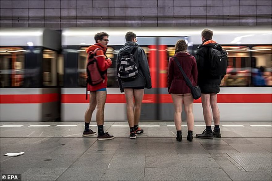 No Pants Subway Ride: Βόλτα στο μετρό μόνο με τα… εσώρουχα σε δεκάδες πόλεις(φωτο)