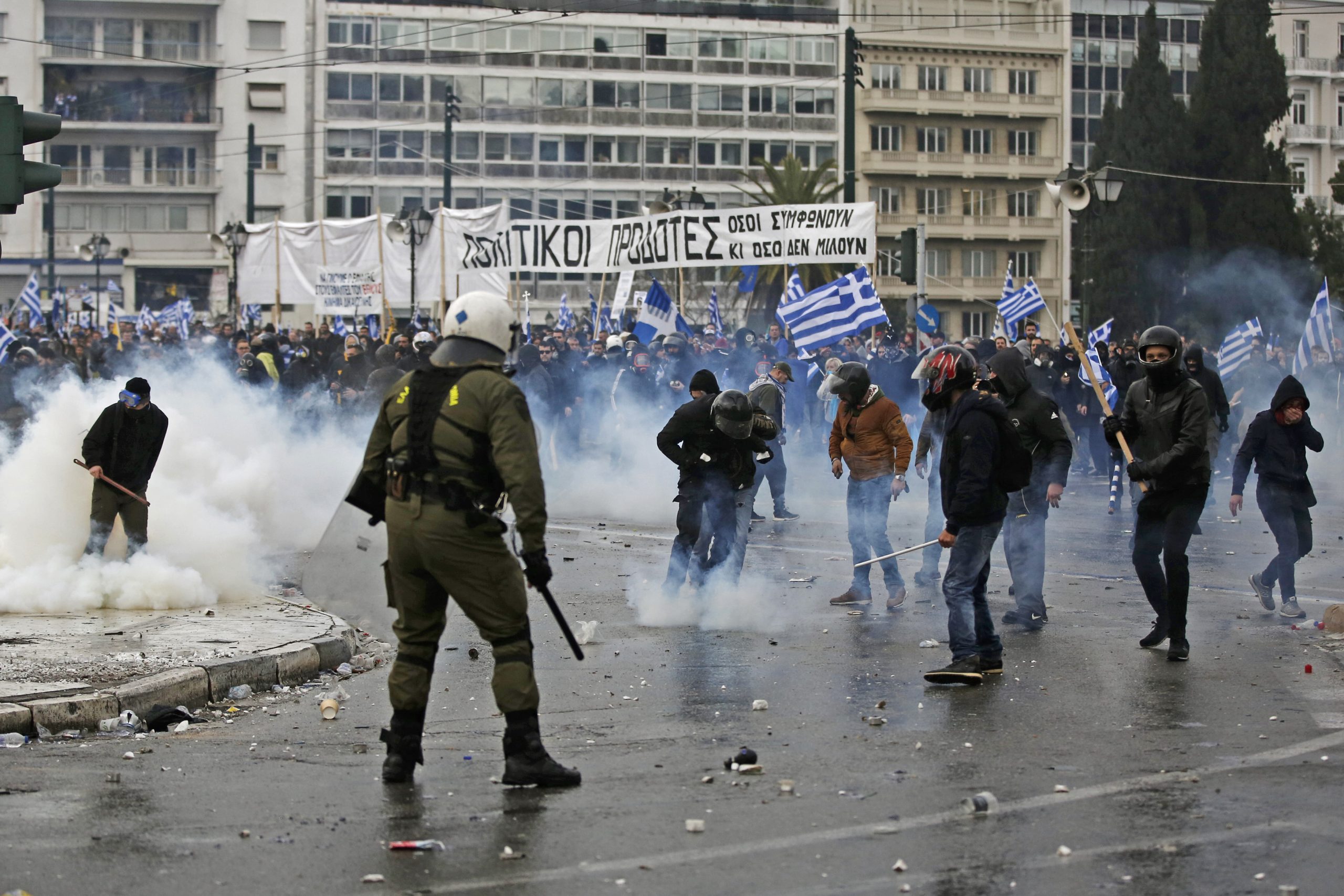 Ελεύθεροι οι 6 για τα επεισόδια στο συλλαλητήριο -Κρατείται στη ΓΑΔΑ μόνο ένας