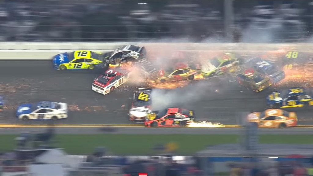 Χαμός από καραμπόλες στο  Daytona 500 (βίντεο)