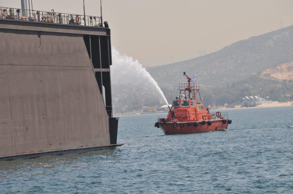 Πυρκαγιά κοντά στην αποθήκη πυρομαχικών του Στόλου στο ναύσταθμο Σαλαμίνας! – Λίγα μέτρα από την απόλυτη καταστροφή…