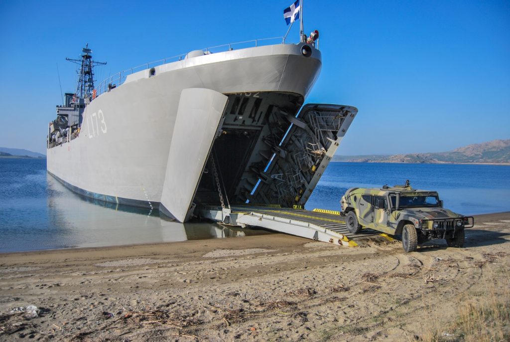 «Αιγιαλός 1/19»: Η 32 ΤΑΞΠΝ σε αποβατική ενέργεια (φωτό)