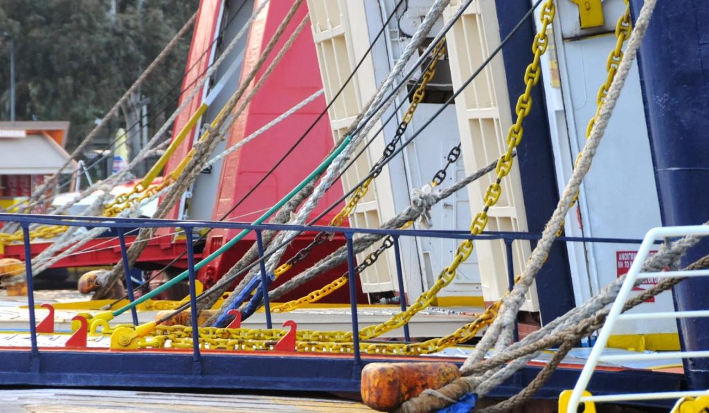 Κακοκαιρία «Ωκεανίς»: «Δεμένα» τα πλοία σε Ζάκυνθο και Κεφαλονιά