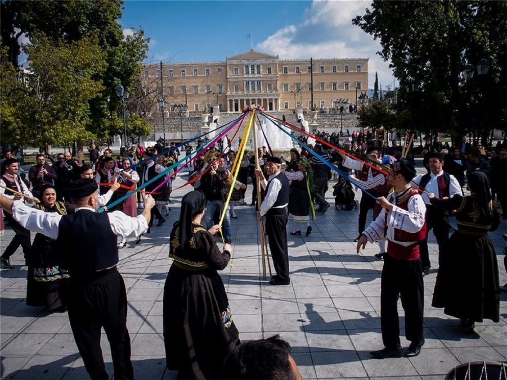 «Τσίκνισε» όλη η Ελλάδα! (φωτο-βίντεο)