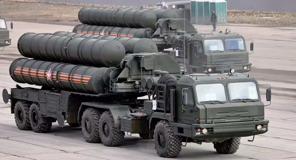 S-400: Γιατί δεκάδες χώρες θέλουν να αγοράσουν το ρωσικό αντιαεροπορικό σύστημα;