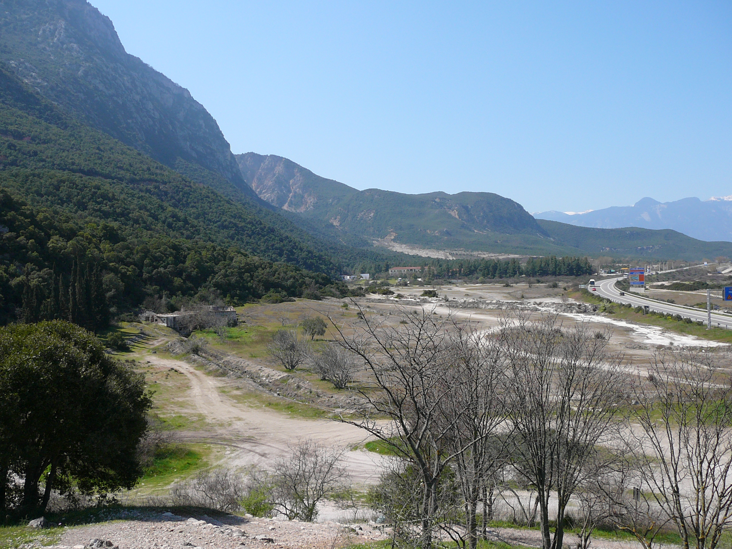 Σπαρτιάτες και Θεσπιείς στις Θερμοπύλες τίμησαν τους ηρωικούς προγόνους τους  (βίντεο)