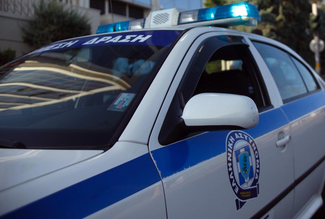 Xεριοπέδες σε Αλβανό και Έλληνα που μεταμφιέζονταν σε αστυνομικούς και λήστευαν κόσμο