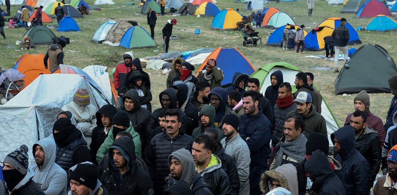 Περίπου 50 αλλοδαποί έχουν μείνει στα Διαβατά – Ολη τη νύχτα αναχωρούσαν λεωφορεία (βίντεο)