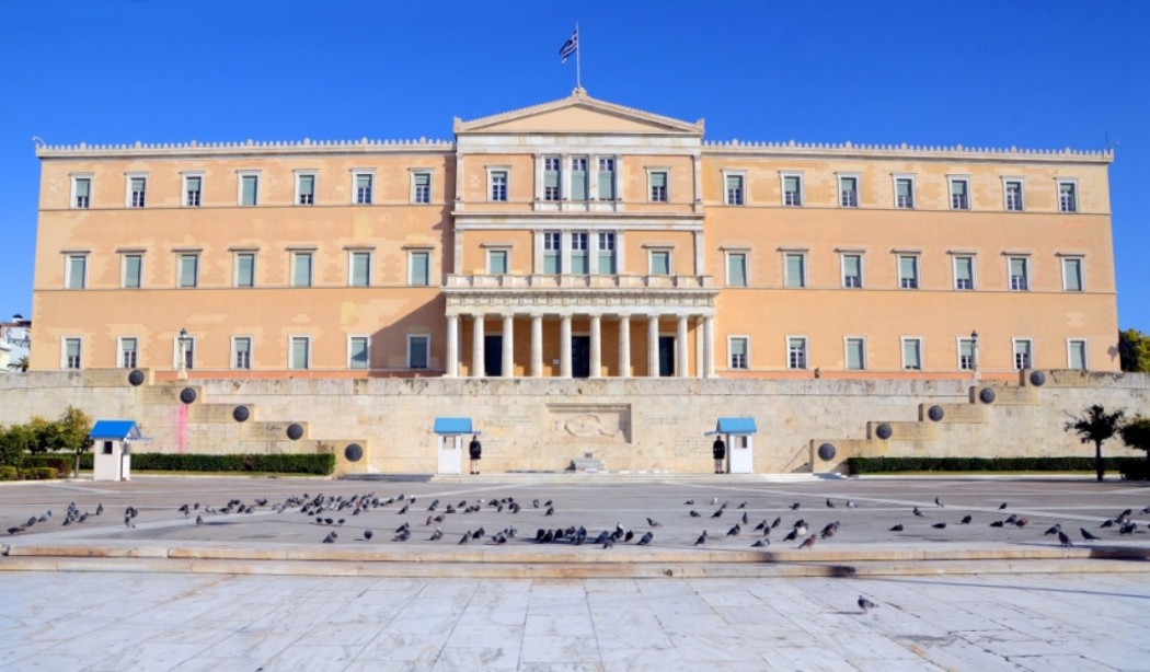 Βουλή: Aνανέωση 210 συμβάσεων προσωπικού ορισμένου χρόνου