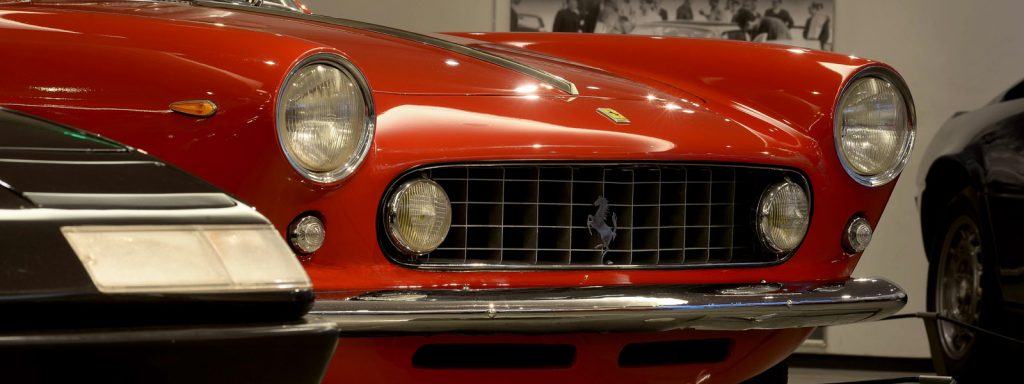 Μουσείο με αυτοκίνητα ρετρό ιστορικής σημασίας (βίντεο)