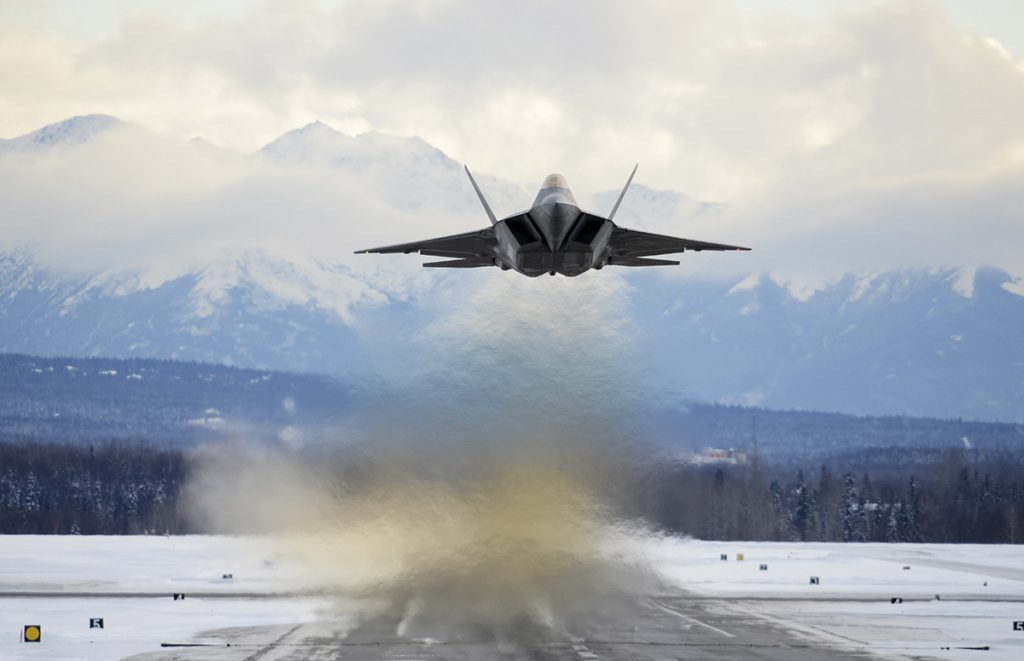 F-22 Raptor: Ευελιξία που φτάνει στα… άκρα (βίντεο)