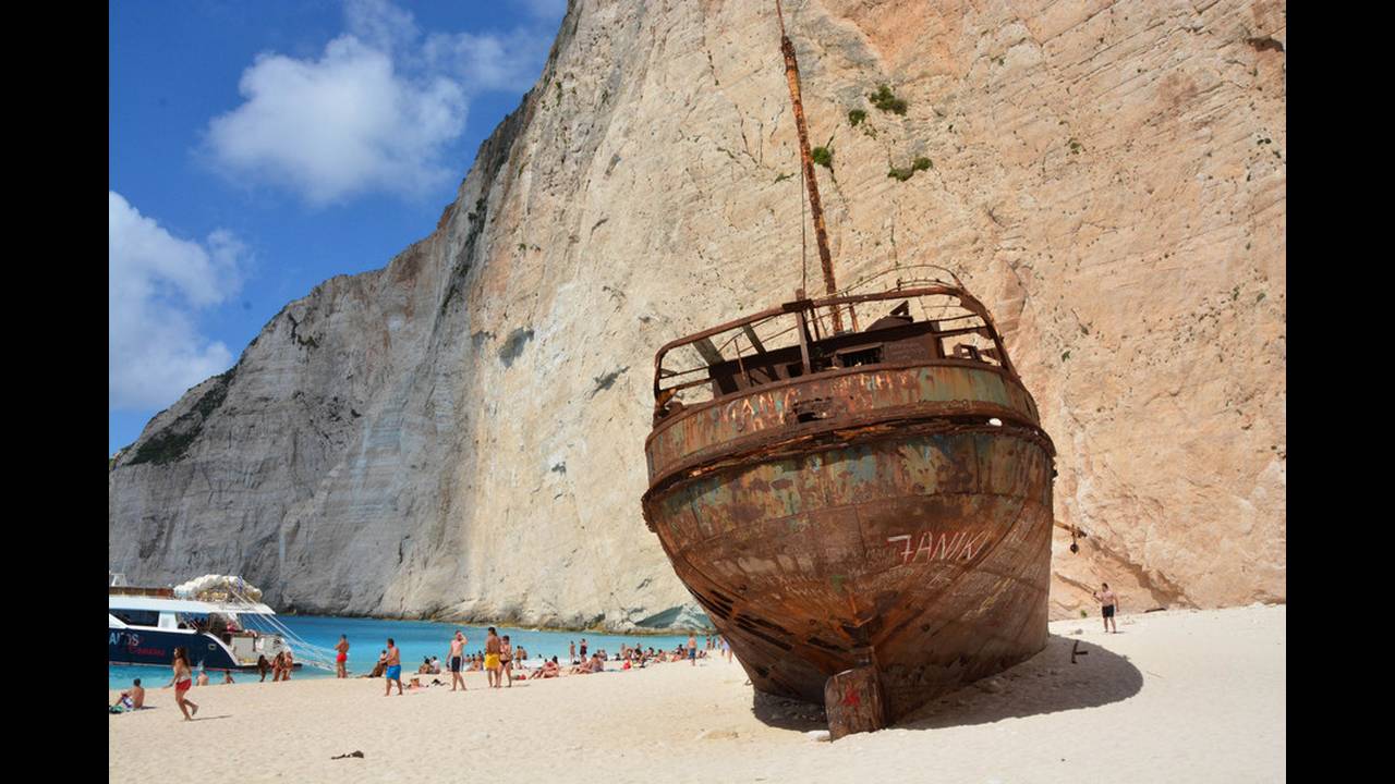 Εννιά παραλίες με ναυάγια στην Ελλάδα που μετατράπηκαν σε αξιοθέατα