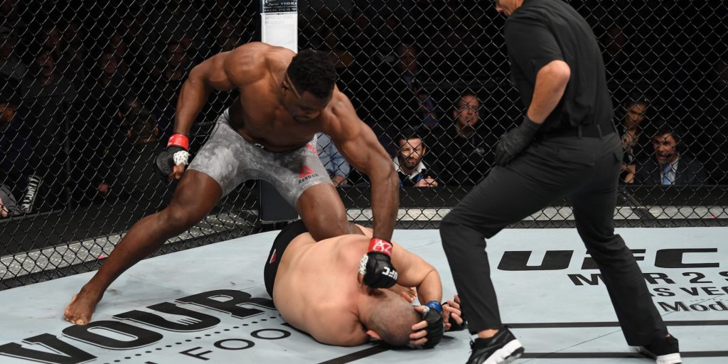 Αθλητής-τέρας στο UFC : Τον «ξάπλωσε» σε ένα λεπτό (βίντεο)