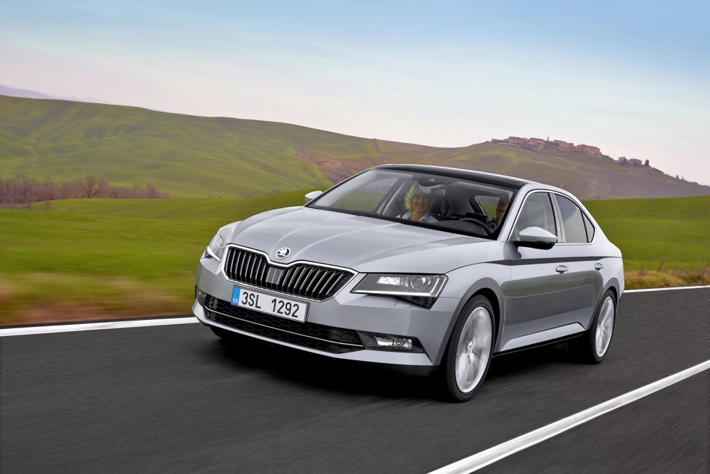 Το SKODA SUPERB ανανεώθηκε και αναβαθμίστηκε με καινούργιες τεχνολογίες και εκλεπτυσμένο σχεδιασμό 