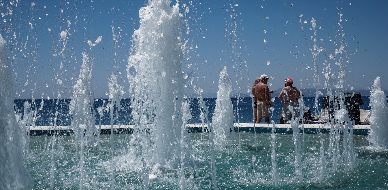 Πολύτιμες συμβουλές για να προστατευτείτε από τον καύσωνα