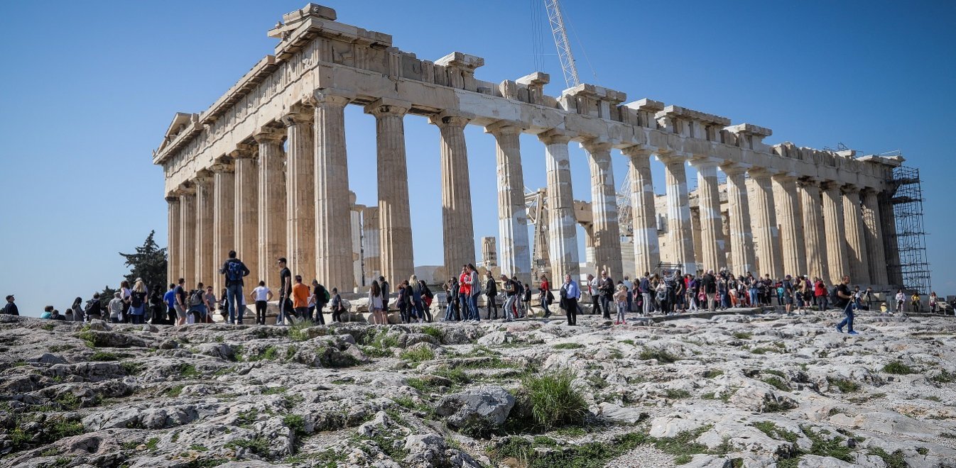 Γιατρό για την Ακρόπολη φέρνει η Λ. Μενδώνη