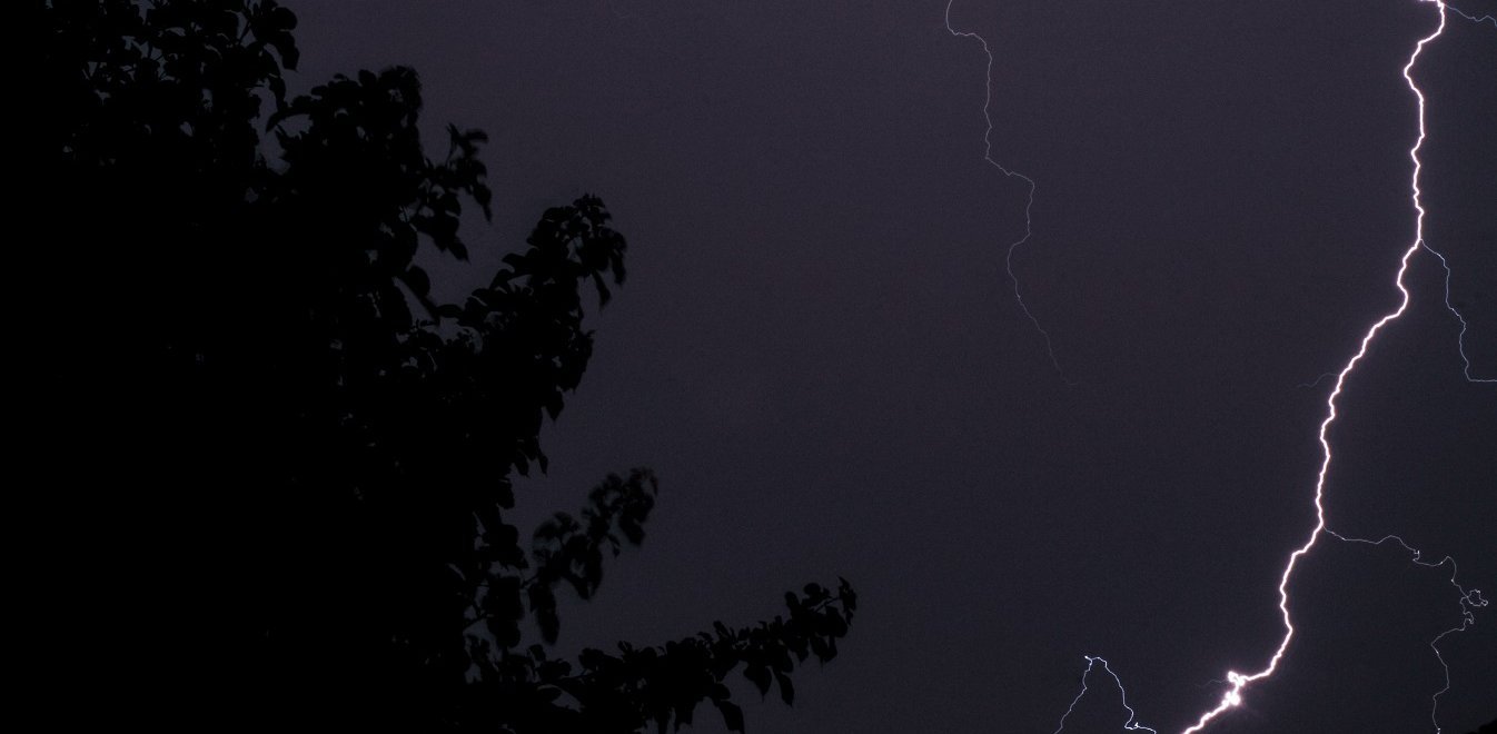 Έντονα φαινόμενα και την Παρασκευή – Πού αναμένονται καταιγίδες