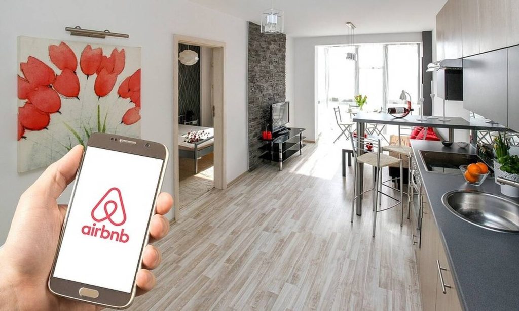 Αμεσα εκτός Airbnb και Booking τα χιλιάδες αδήλωτα ακίνητα – Οι τρεις άξονες του ρυθμιστικού πλαισίου