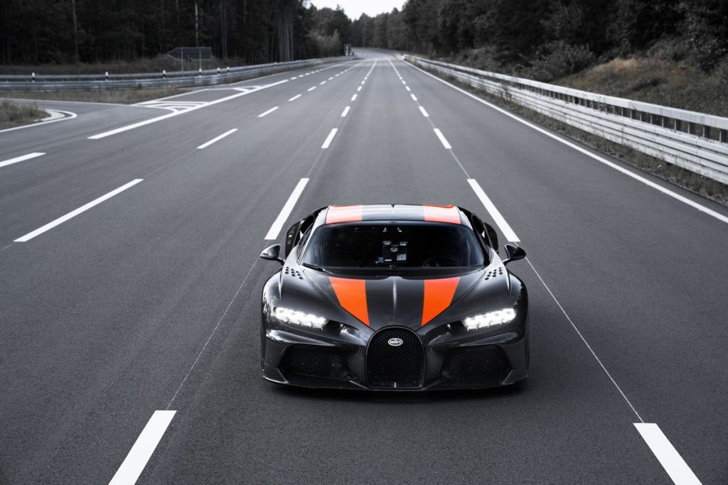 Bugatti: ‘Εγραψε ιστορία  «σπάζοντας» το φράγμα των 490χλμ/ώρα (βίντεο)