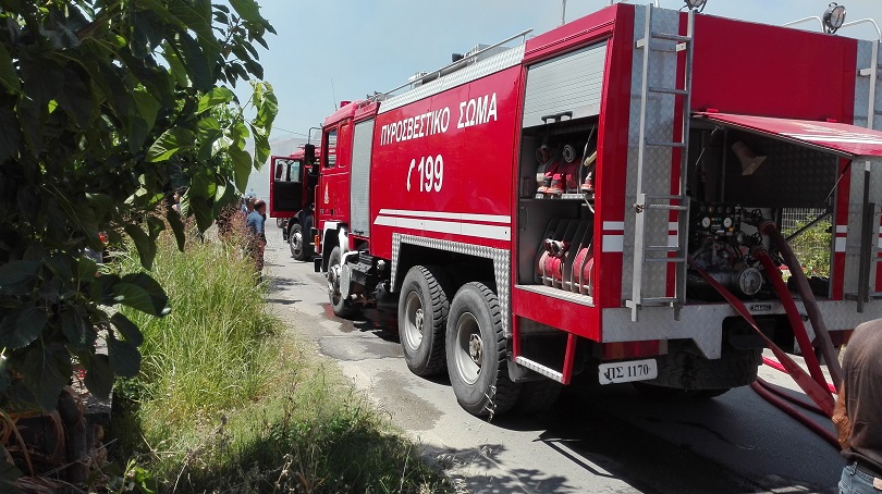 Κρήτη: Ύποπτος για εμπρησμό έπεσε με το ΙΧ του στους πυροσβέστες προσπαθώντας να ξεφύγει